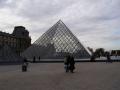 pyramida v Louvru